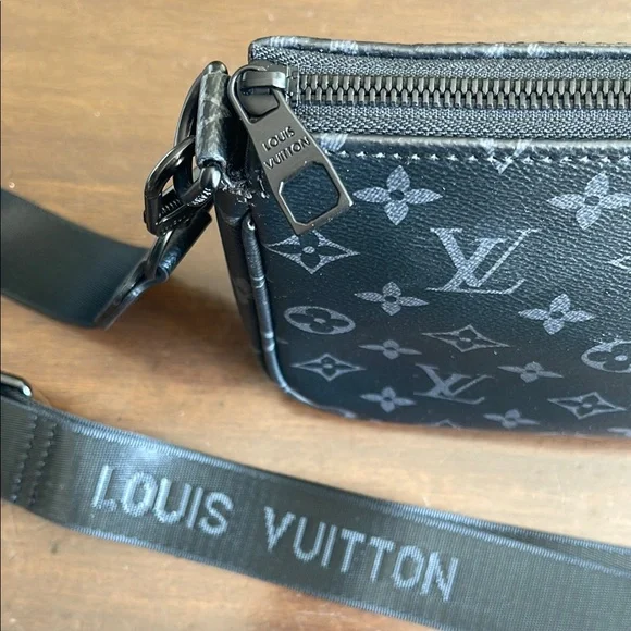 LOUIS VUITTON MONOGRAMMED ECLIPSE POCHETTE XL - Picture 4 of 14